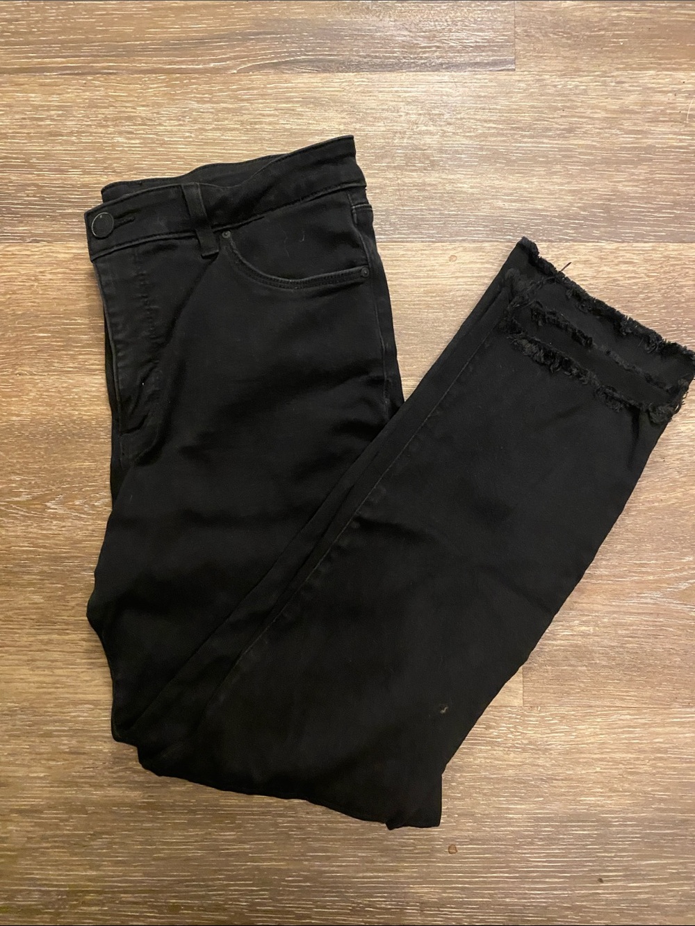 Kut from the Kloth- Reese straight leg Black Frayed Hem